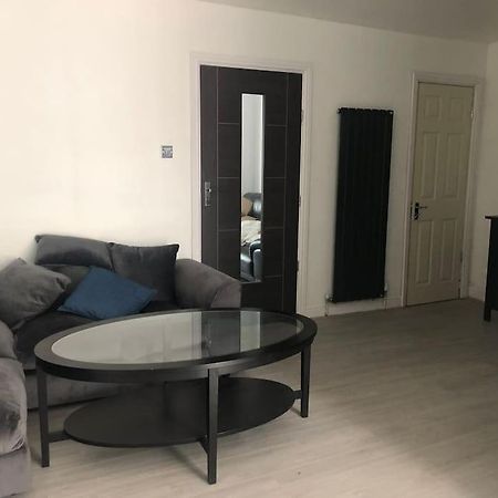 Cosy 3 Bedroom Nec House, Free Wifi, Netflix, Driveway Parking, Sleeps 6, Ideal For Families, Contractors & Corporates, Renovated To High Standard! Birmingham Exterior foto